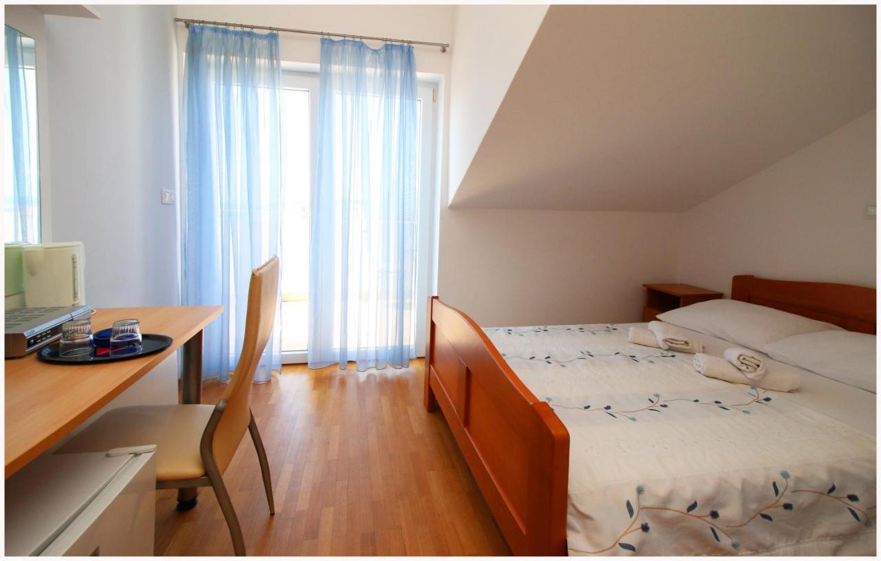 Guest House Lav Primošten Exteriér fotografie
