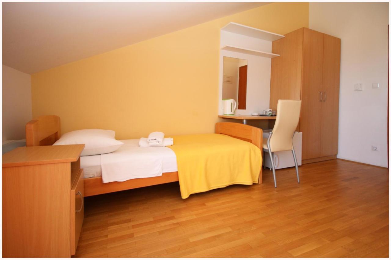 Guest House Lav Primošten Exteriér fotografie